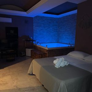 Royalty Rooms & Spa